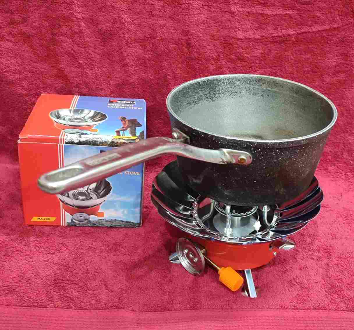 PORTABLE RETRACTABLE MINI PICNIC/CAMPING STOVE WITH A BUTANE BOTTLE