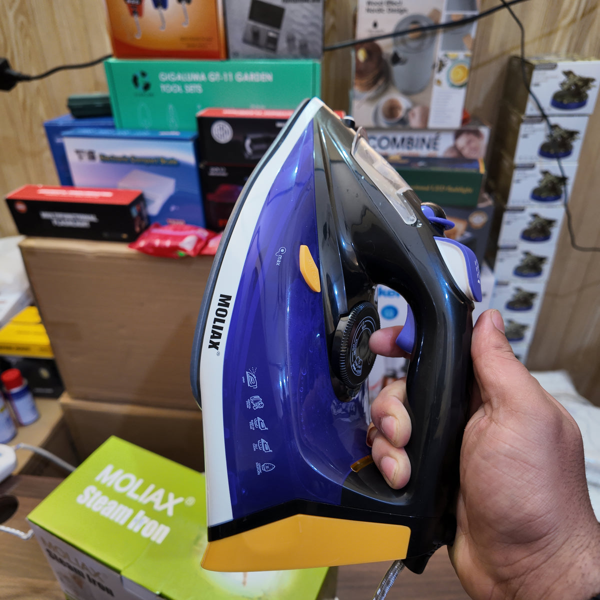 Lot Imported Moliax Steam Iron